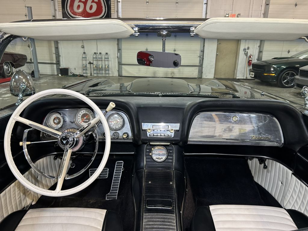 Photo 60 of this FORD THUNDERBIRD
