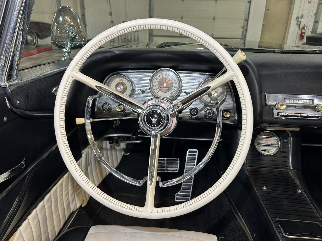 Photo 61 of this FORD THUNDERBIRD