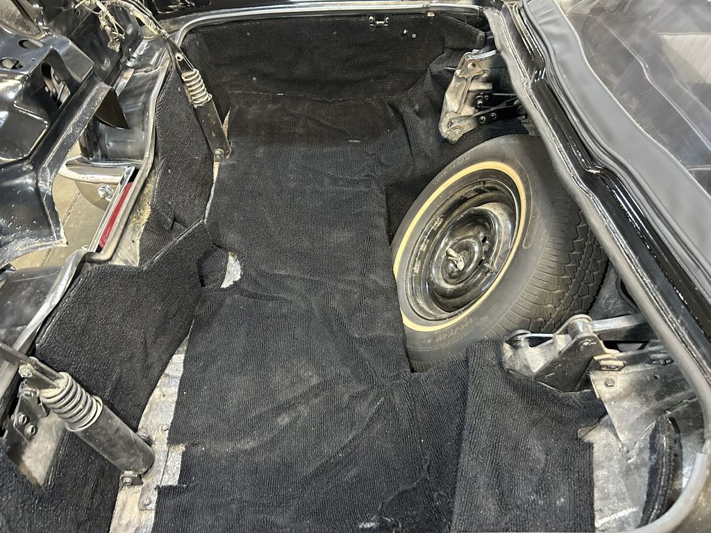 Photo 85 of this FORD THUNDERBIRD