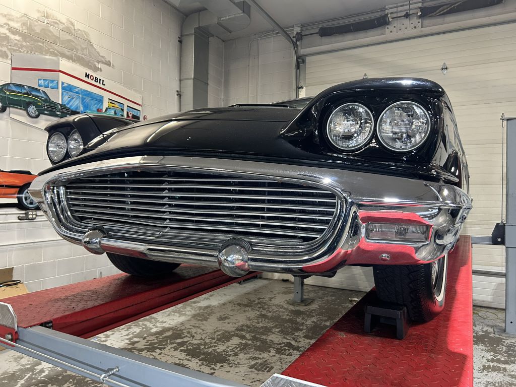 Photo 89 of this FORD THUNDERBIRD