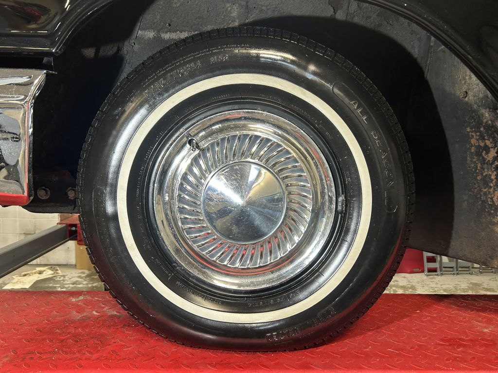 Photo 90 of this FORD THUNDERBIRD