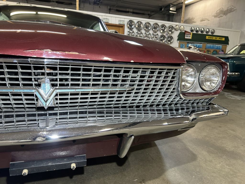 Photo 9 of this FORD THUNDERBIRD