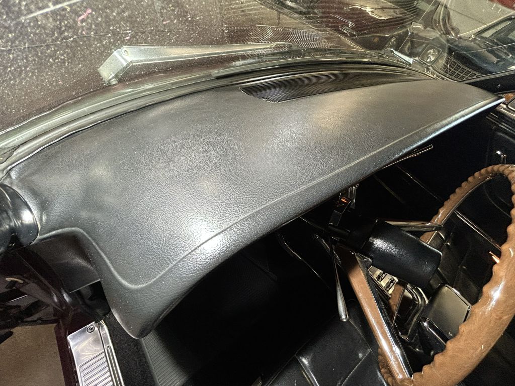 Photo 32 of this FORD THUNDERBIRD