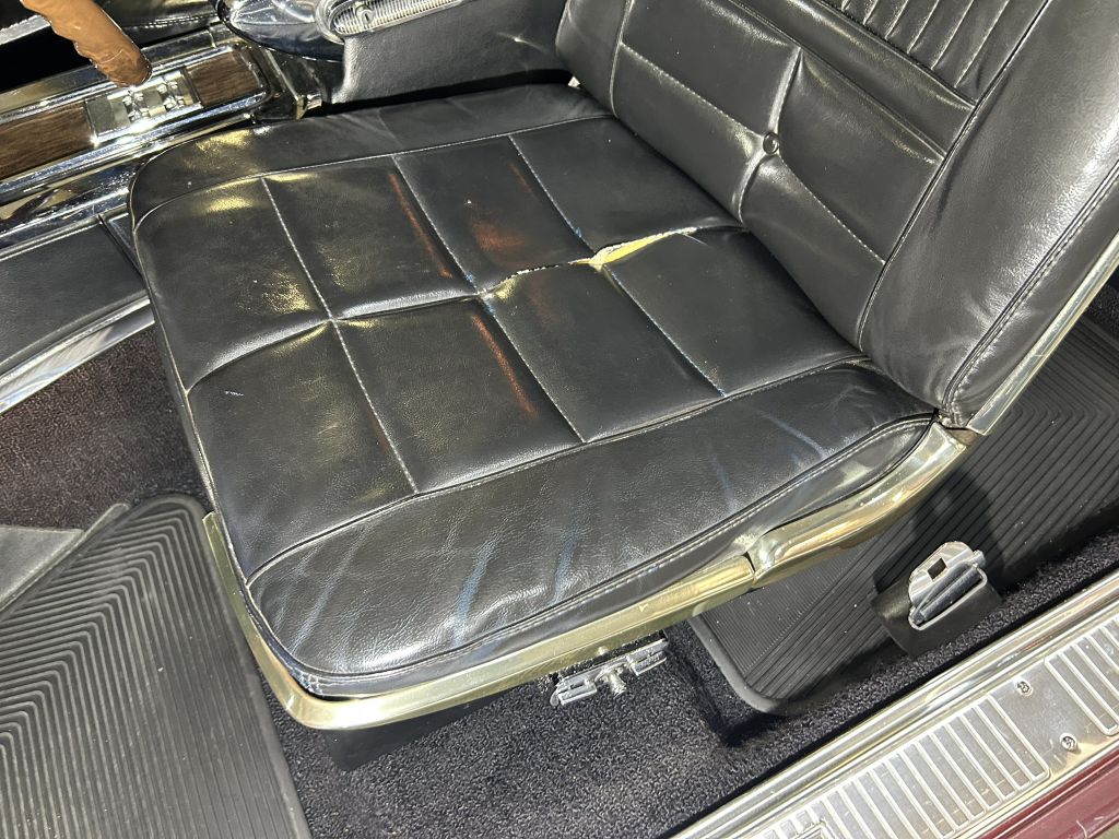 Photo 33 of this FORD THUNDERBIRD