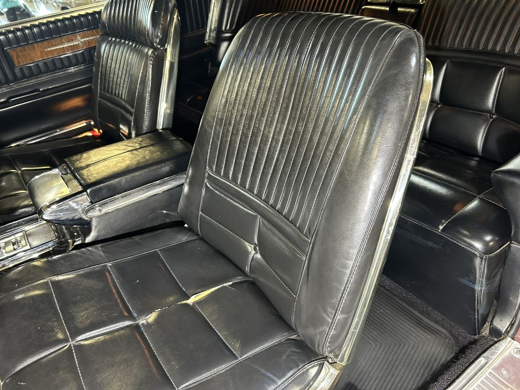 Photo 34 of this FORD THUNDERBIRD