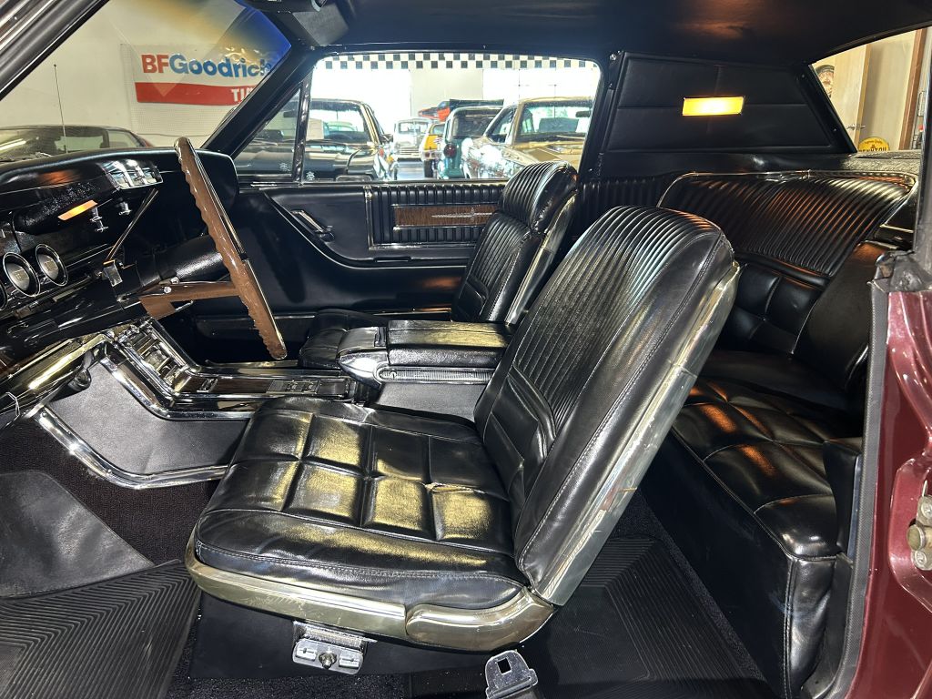 Photo 35 of this FORD THUNDERBIRD