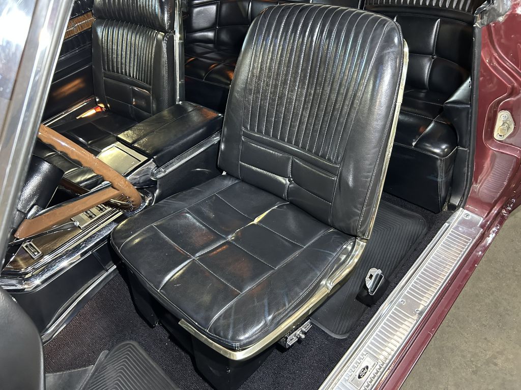Photo 36 of this FORD THUNDERBIRD