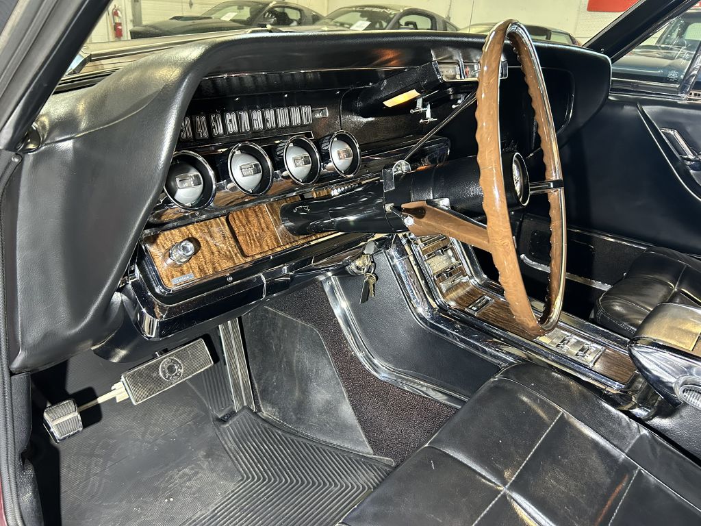 Photo 37 of this FORD THUNDERBIRD