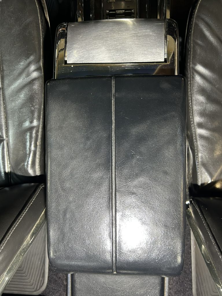 Photo 52 of this FORD THUNDERBIRD