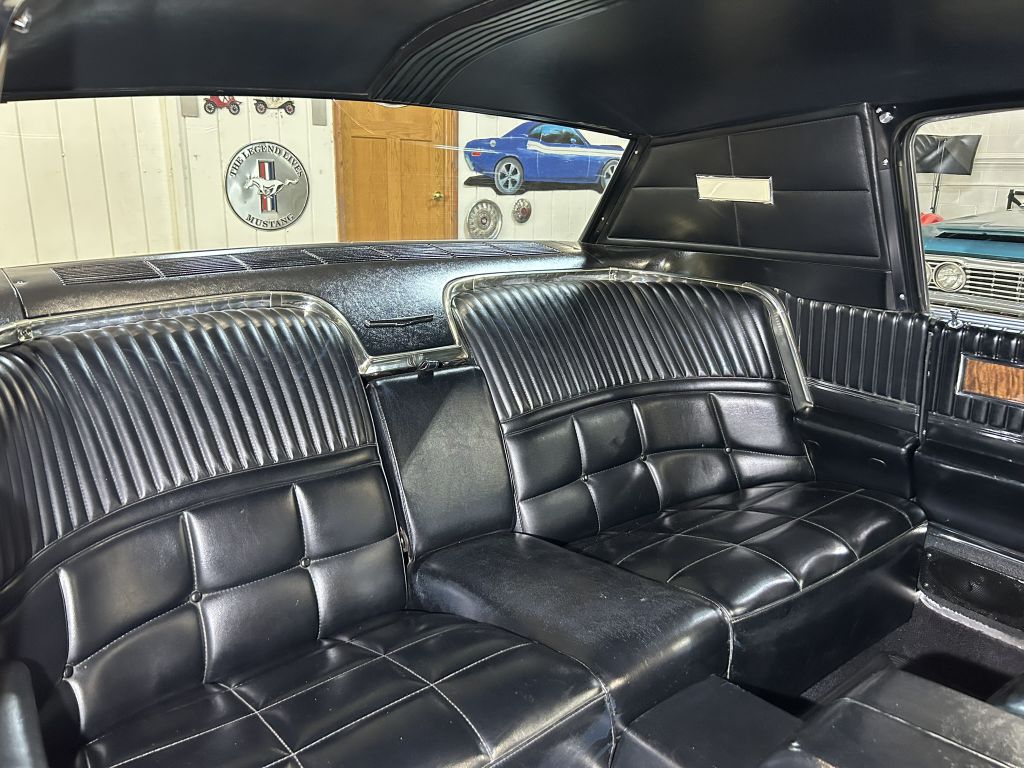 Photo 59 of this FORD THUNDERBIRD