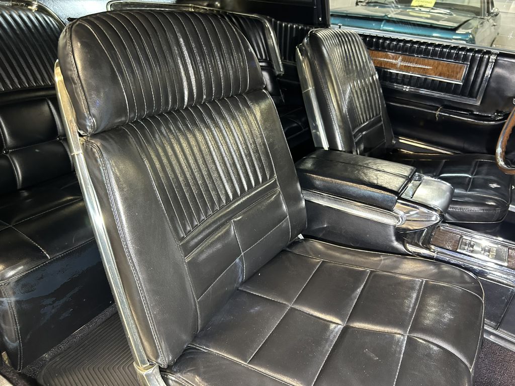 Photo 63 of this FORD THUNDERBIRD