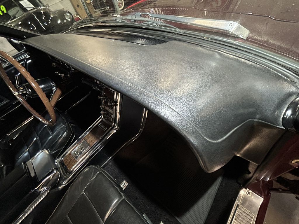 Photo 65 of this FORD THUNDERBIRD