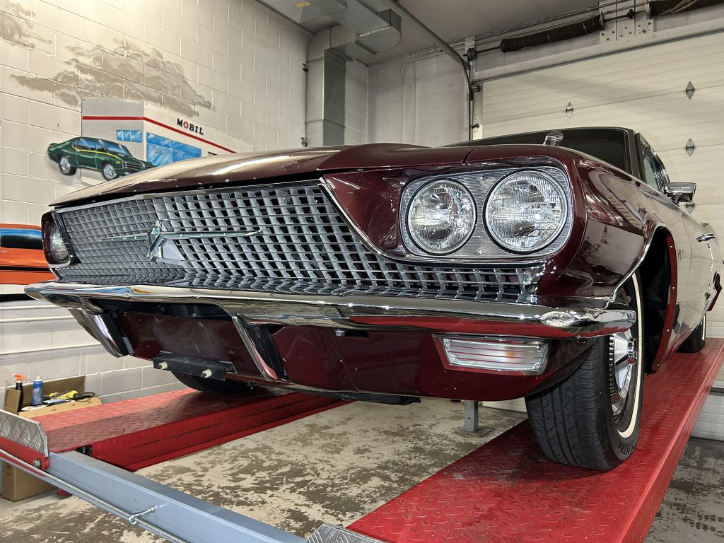 Photo 83 of this FORD THUNDERBIRD