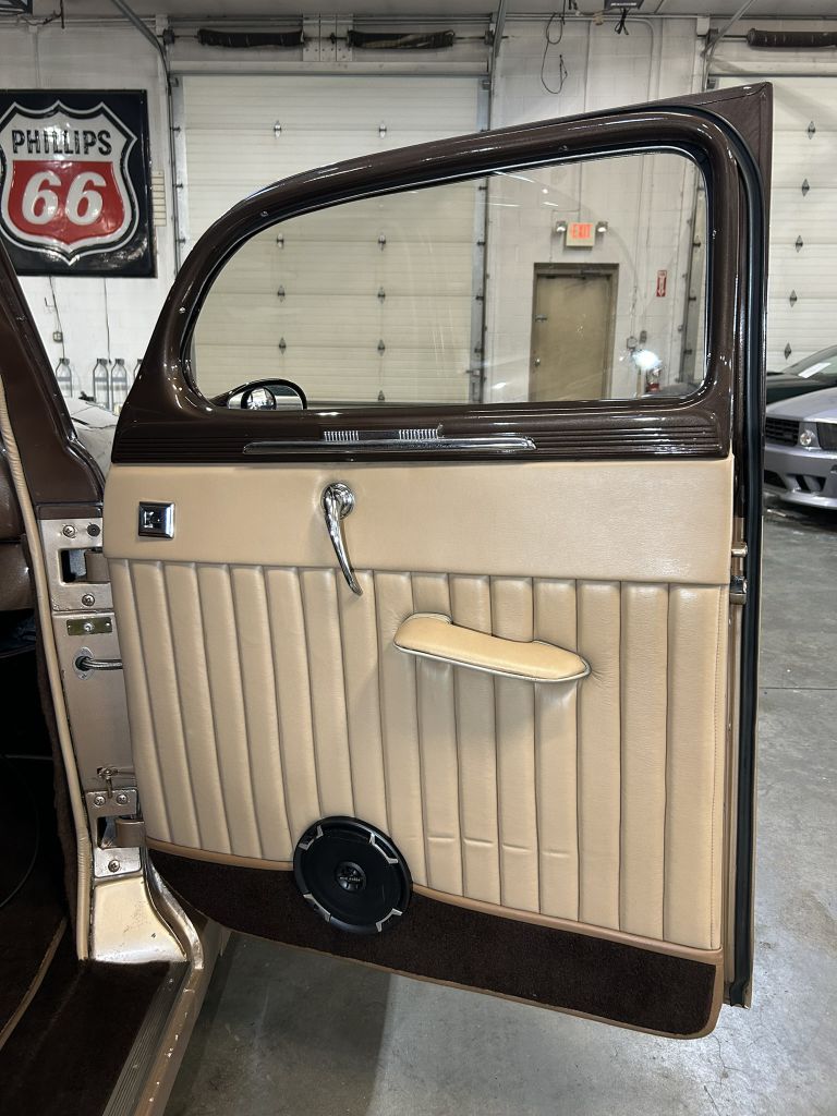 Photo 66 of this PLYMOUTH DELUXE