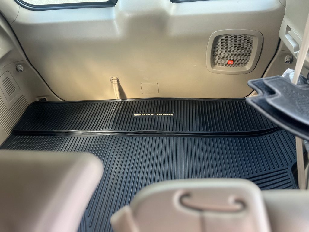 Photo 6 of this TOYOTA HIGHLANDER