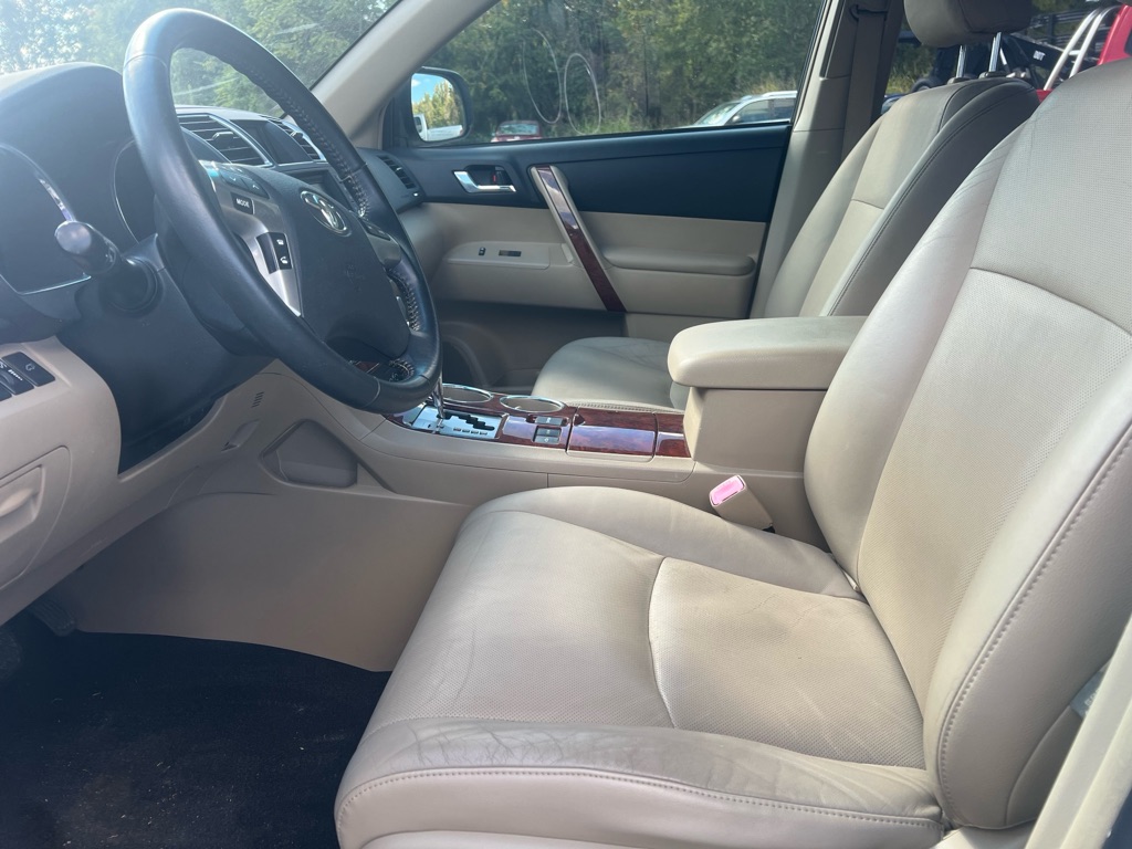 Photo 5 of this TOYOTA HIGHLANDER
