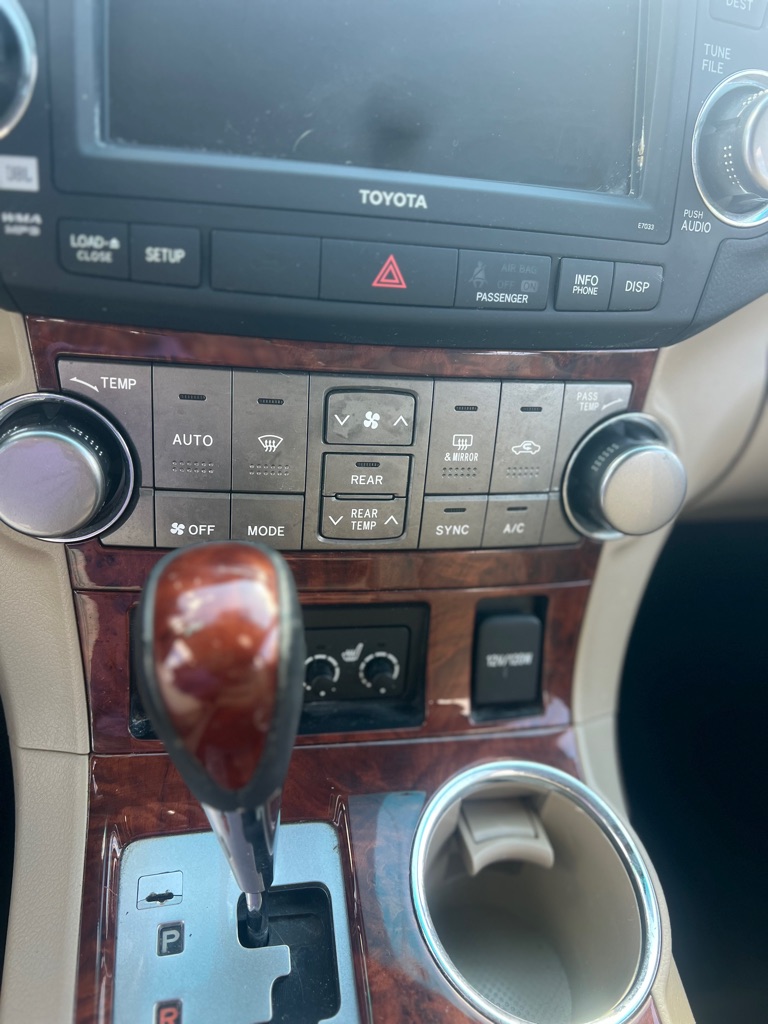 Photo 12 of this TOYOTA HIGHLANDER