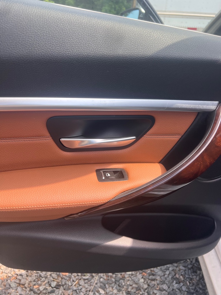 Photo 10 of this BMW 330