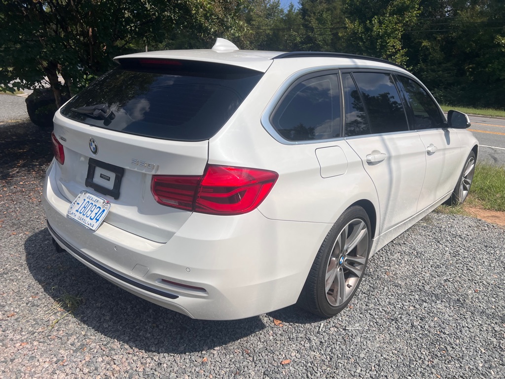 Photo 3 of this BMW 330