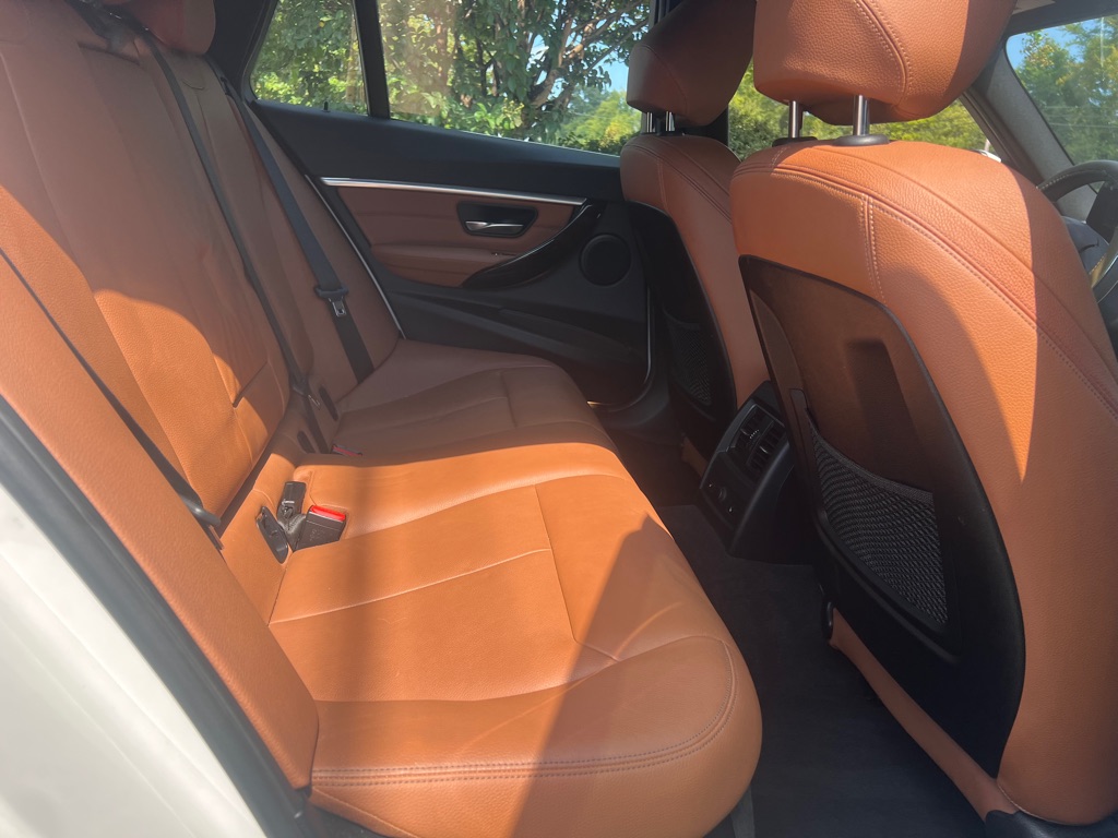 Photo 7 of this BMW 330