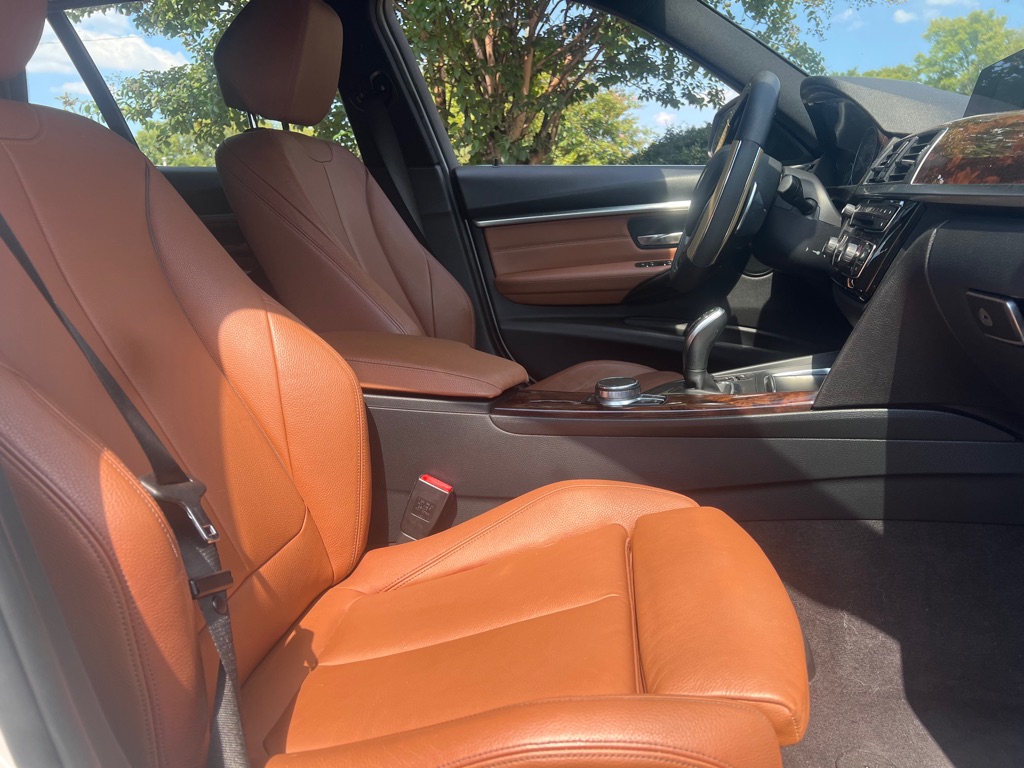 Photo 8 of this BMW 330