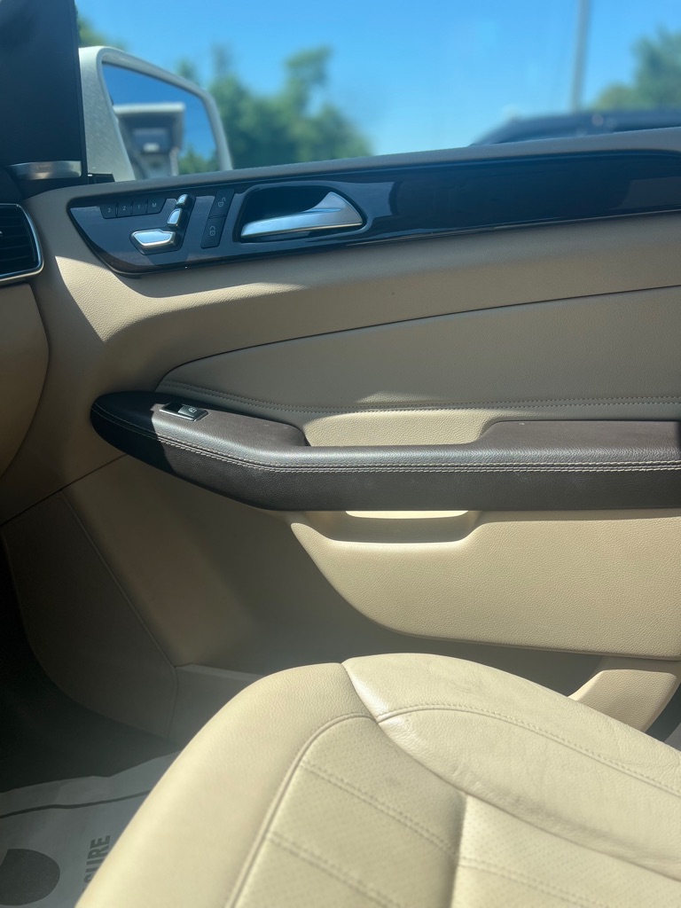 Photo 9 of this MERCEDES-BENZ GLS