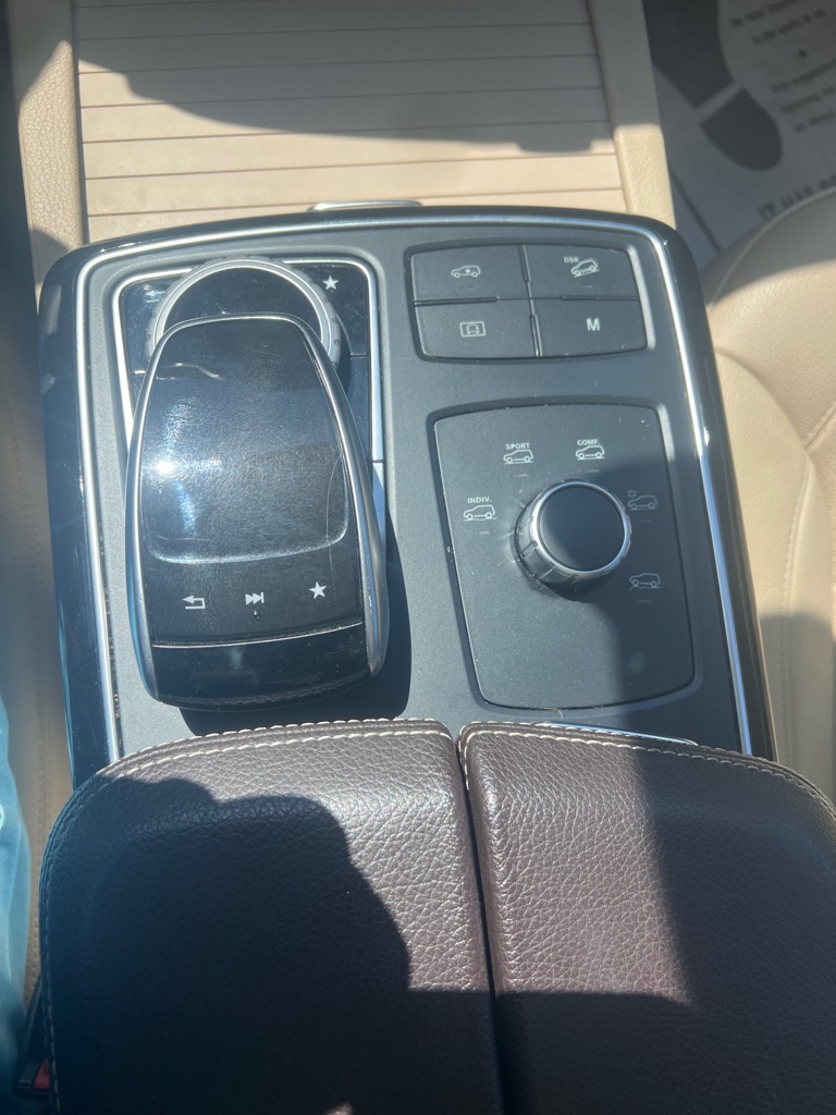 Photo 10 of this MERCEDES-BENZ GLS