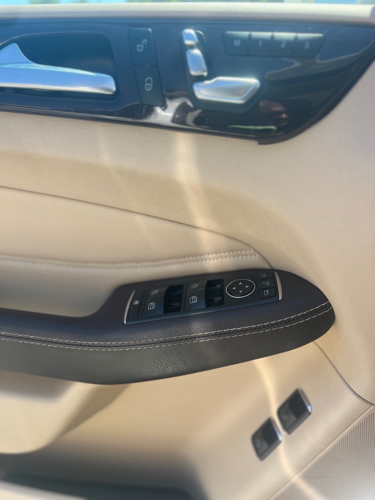 Photo 8 of this MERCEDES-BENZ GLS