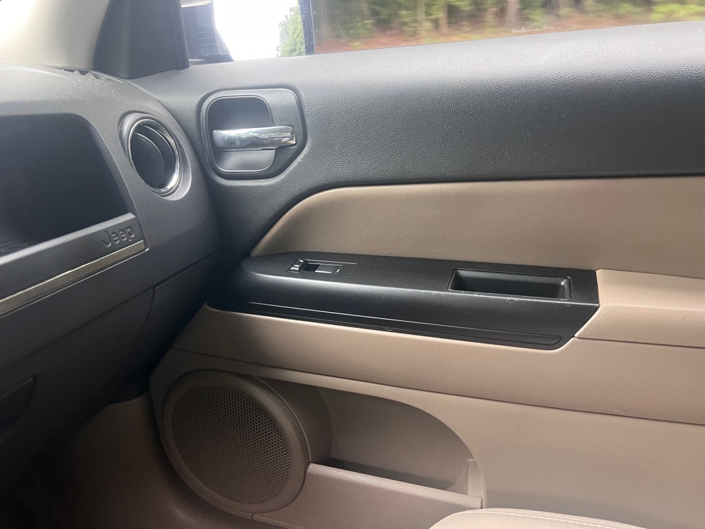 Photo 10 of this JEEP PATRIOT