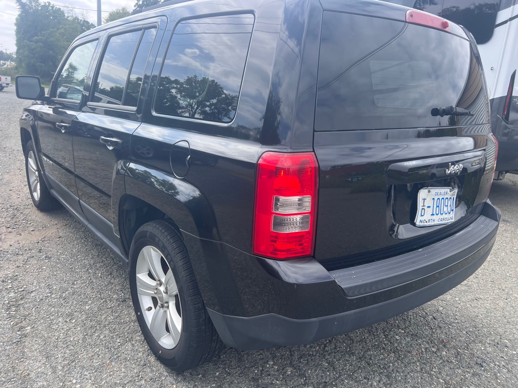 Photo 3 of this JEEP PATRIOT