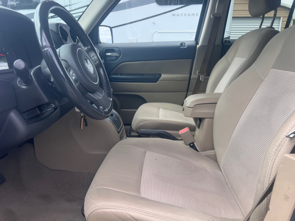 Photo 7 of this JEEP PATRIOT