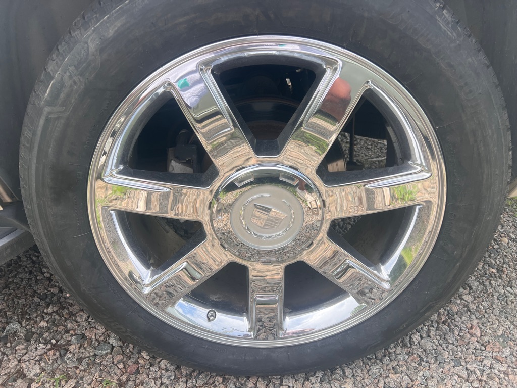 Photo 9 of this CADILLAC ESCALADE