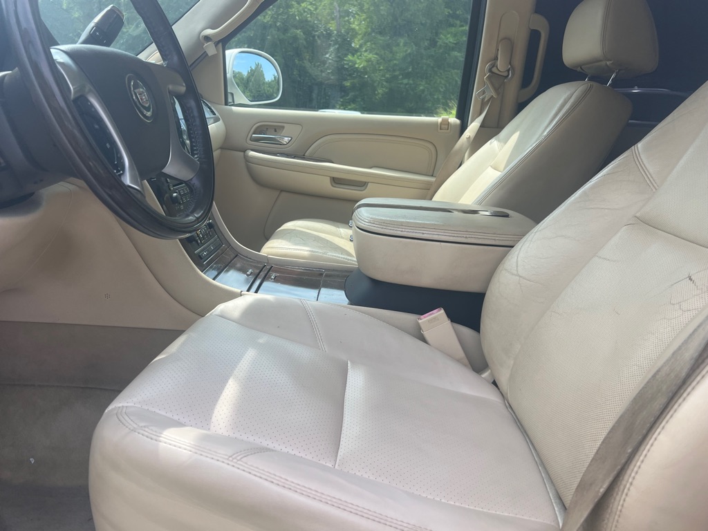 Photo 7 of this CADILLAC ESCALADE