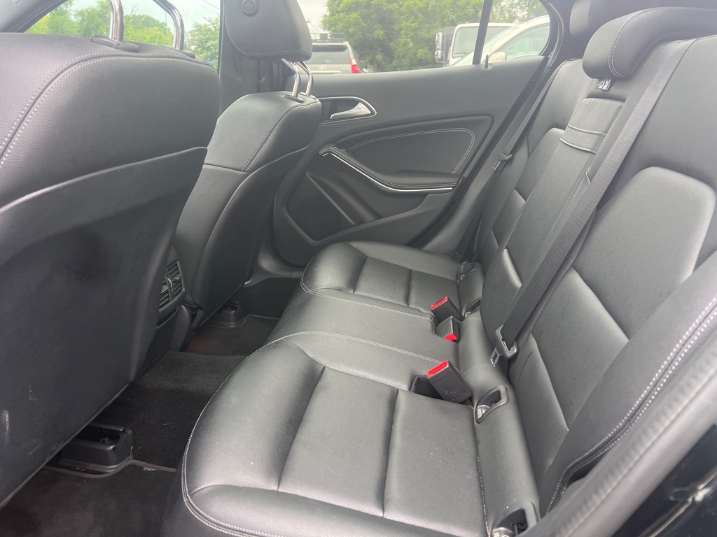 Photo 6 of this MERCEDES-BENZ GLA