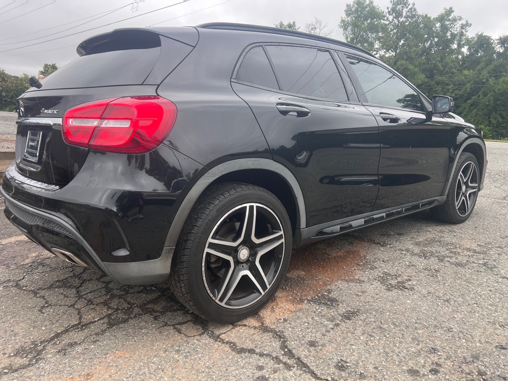 Photo 3 of this MERCEDES-BENZ GLA
