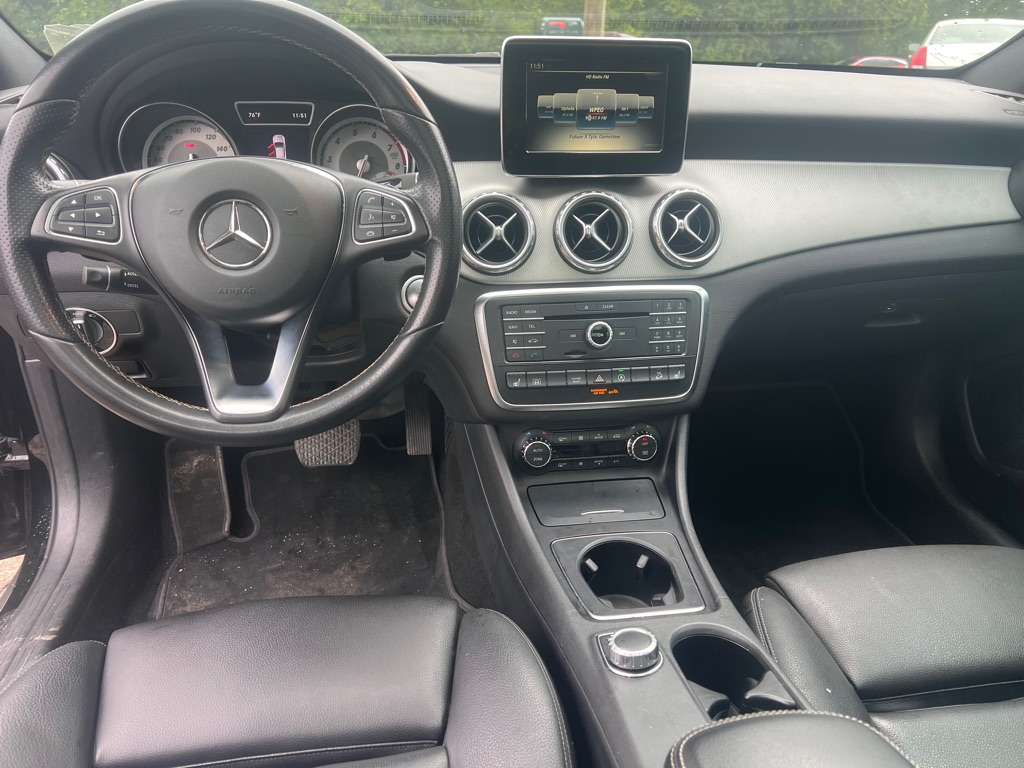 Photo 5 of this MERCEDES-BENZ GLA