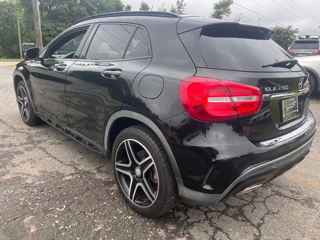 Photo 4 of this MERCEDES-BENZ GLA