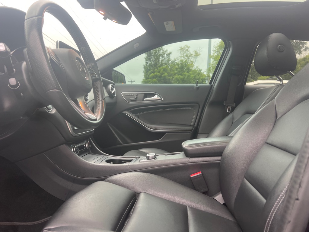 Photo 7 of this MERCEDES-BENZ GLA