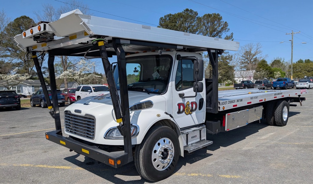 Photo 2 of this FREIGHTLINER M2 106