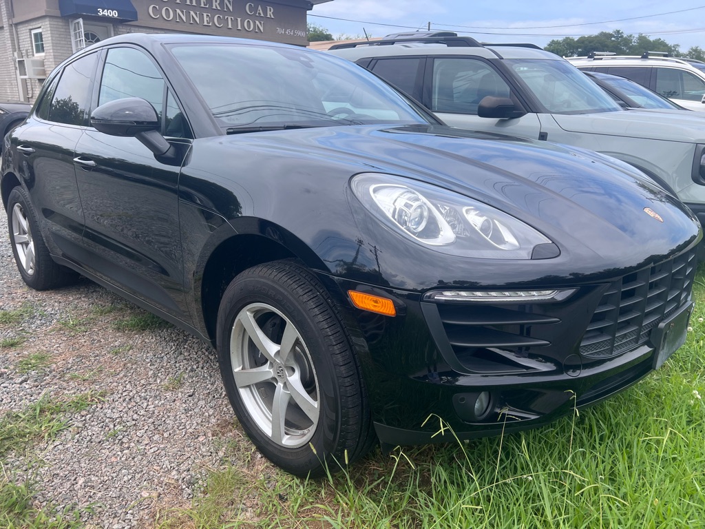 Photo 2 of this PORSCHE MACAN