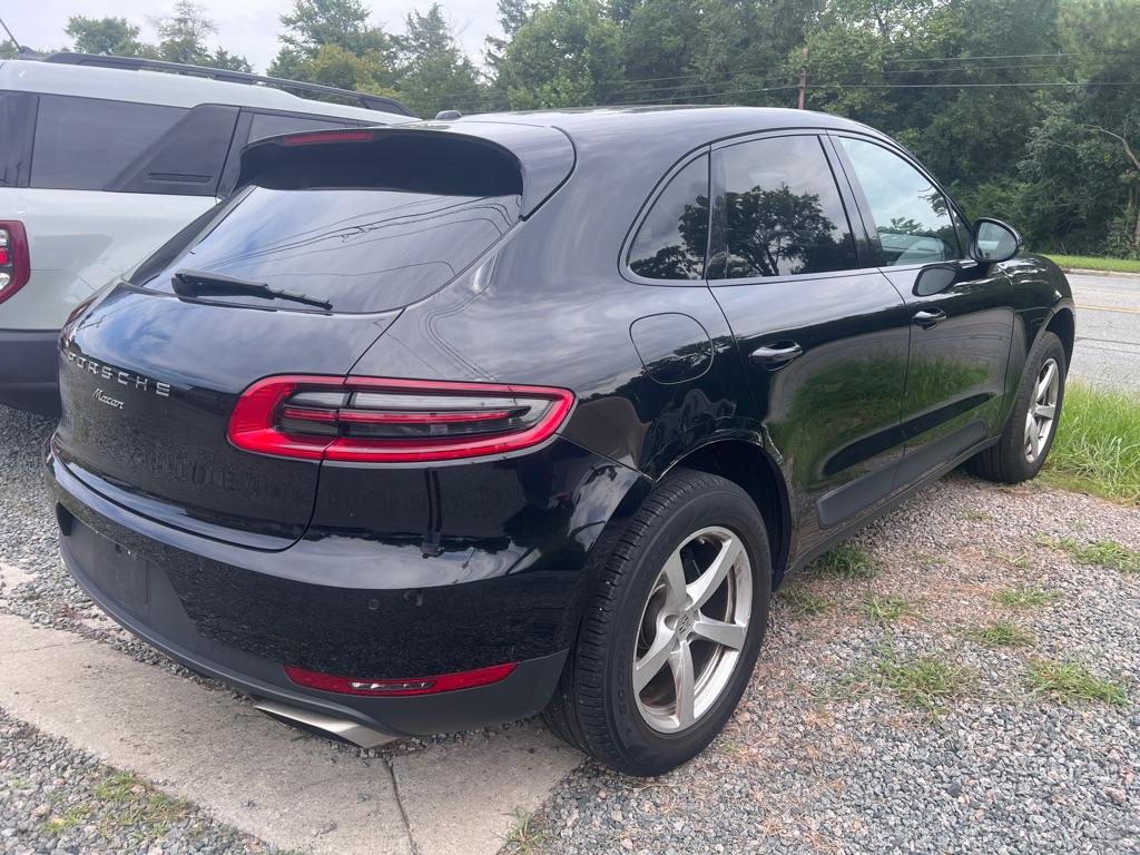 Photo 3 of this PORSCHE MACAN