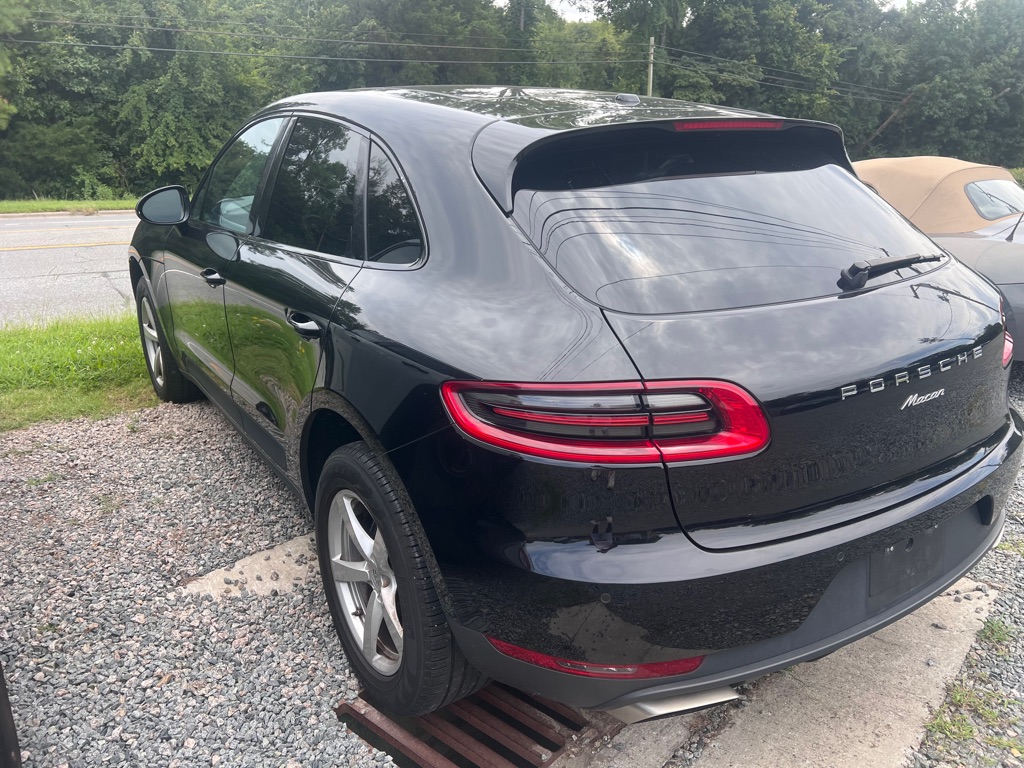 Photo 4 of this PORSCHE MACAN