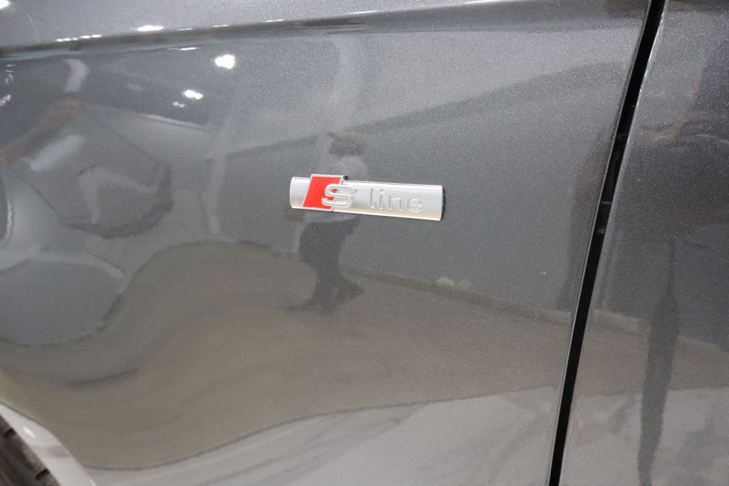 Photo 9 of this AUDI A4