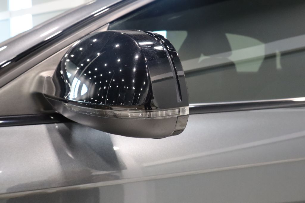 Photo 10 of this AUDI A4