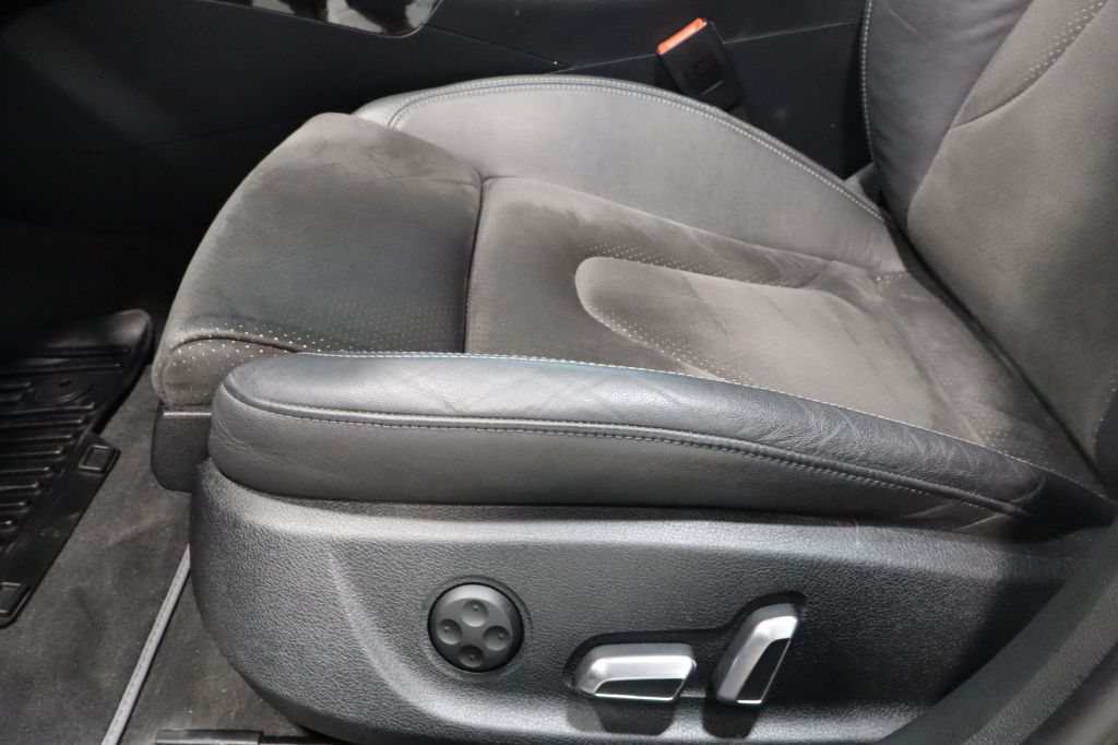 Photo 27 of this AUDI A4
