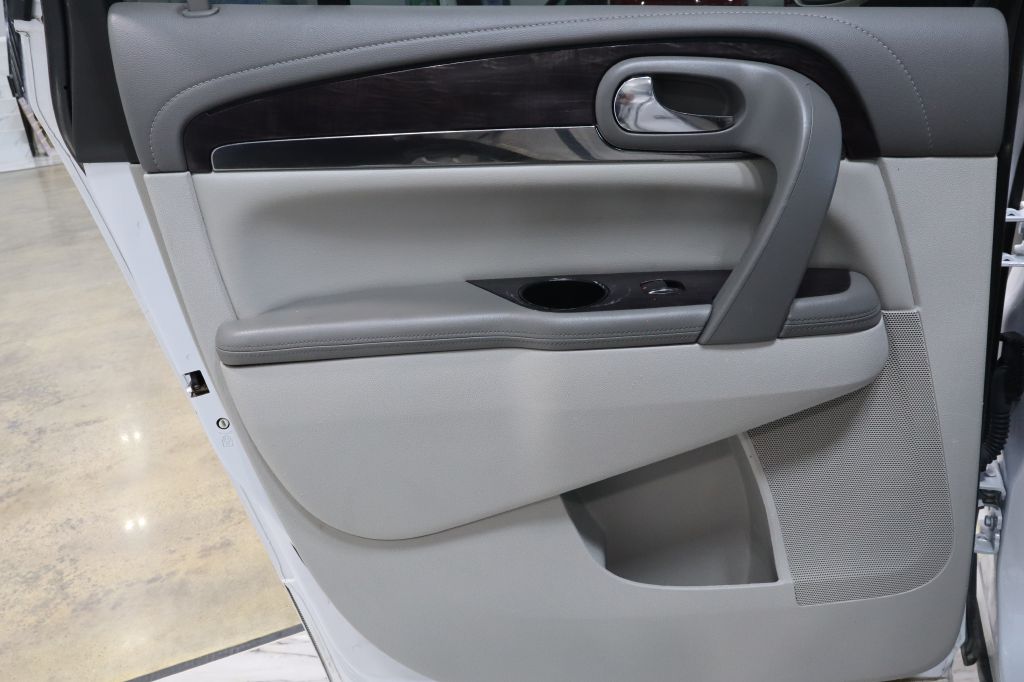 Photo 30 of this BUICK ENCLAVE