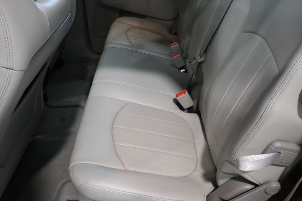 Photo 31 of this BUICK ENCLAVE