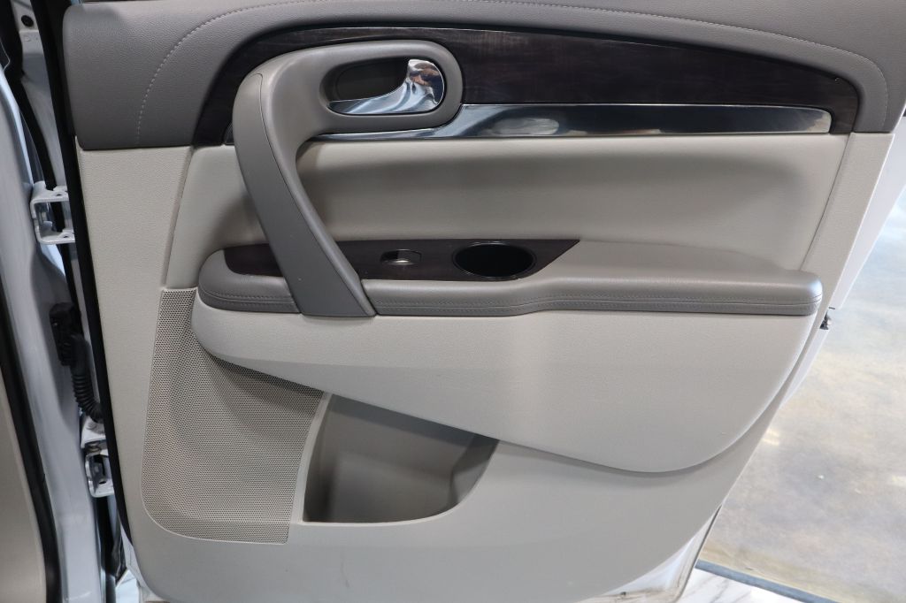 Photo 45 of this BUICK ENCLAVE