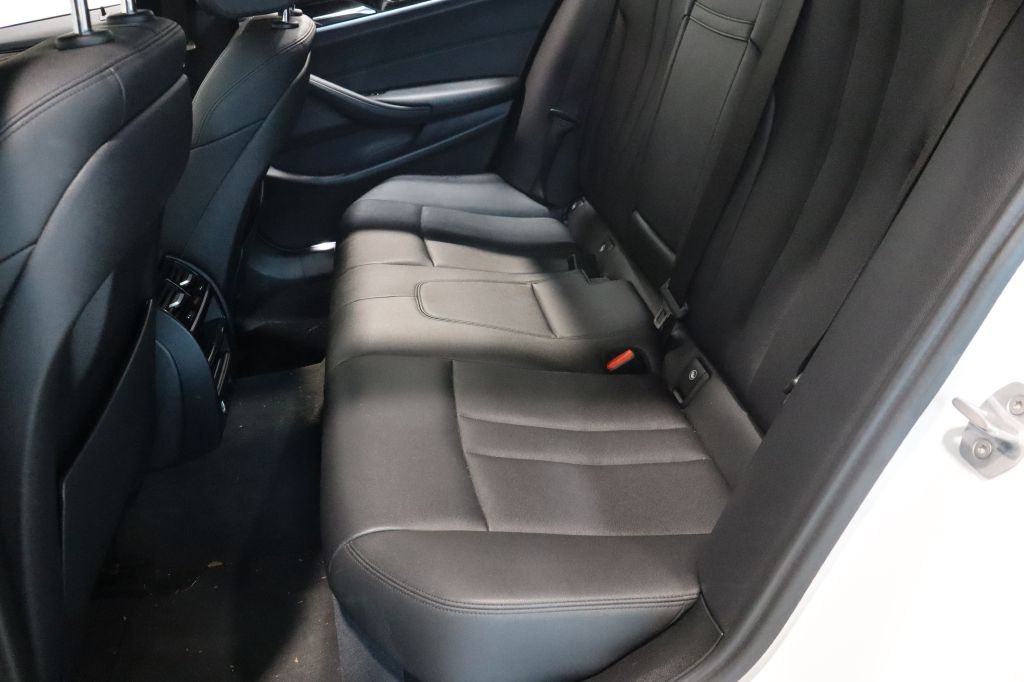 Photo 23 of this BMW 530