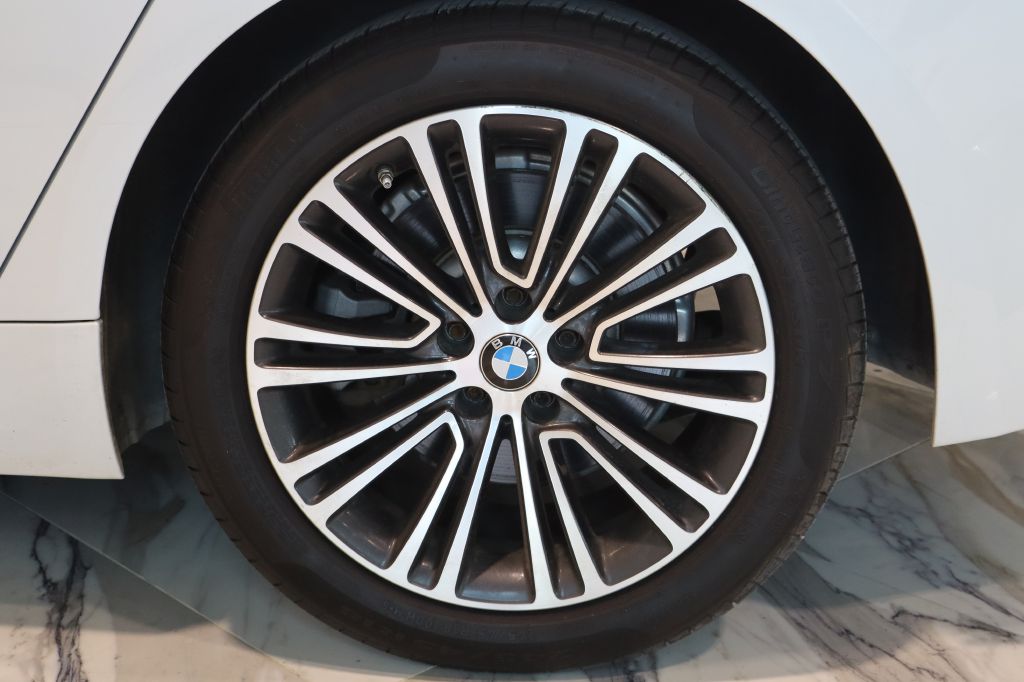 Photo 31 of this BMW 530